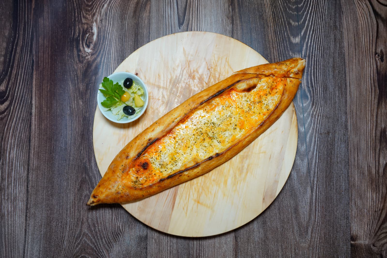 Frisch gebackene Pide im Restaurant Istanbul